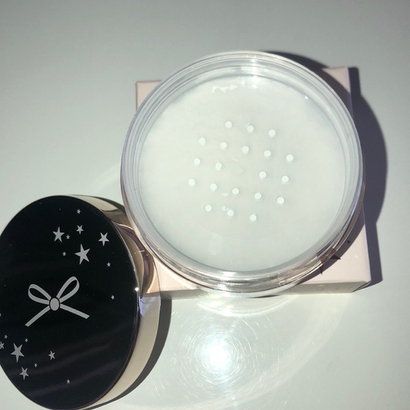*SOLD* Ciate London Translucent Powder - Picture 3 of 3
